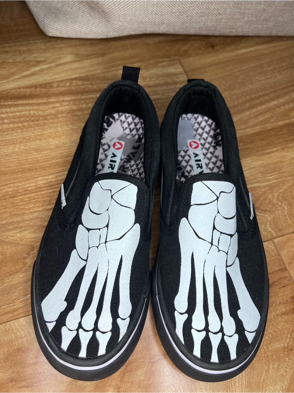 Airwalk Kids Skeleton Slip-On Sneakers Black White Canvas Shoes Size 3
